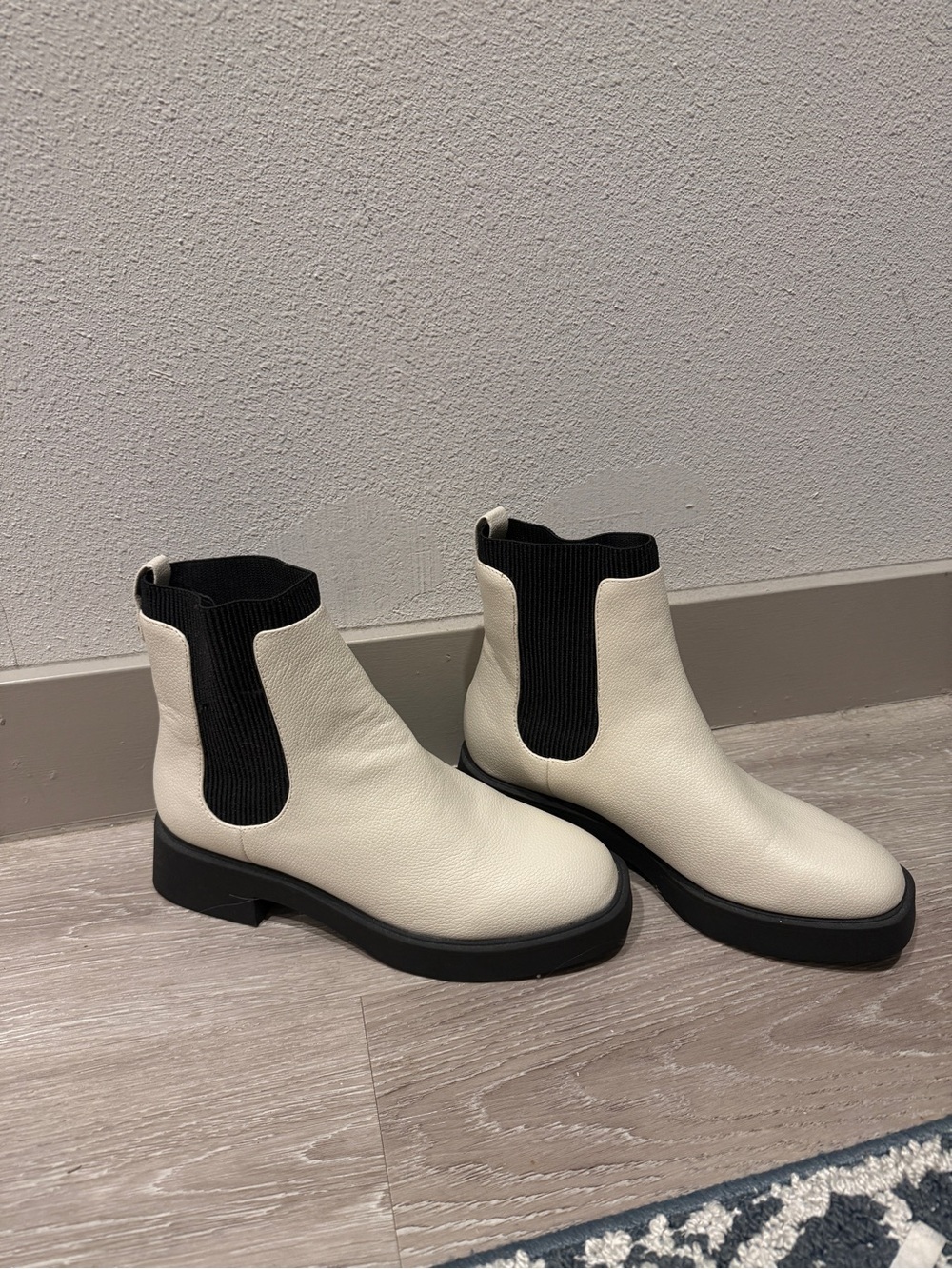 Reaction Kenneth Cole Two-Tone Cream Chelsea Ankle Boots